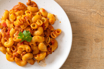 macaroni with tomatoes sauce and mince pork