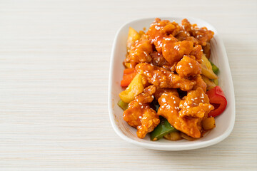 fried crispy chicken with sweet and sour sauce