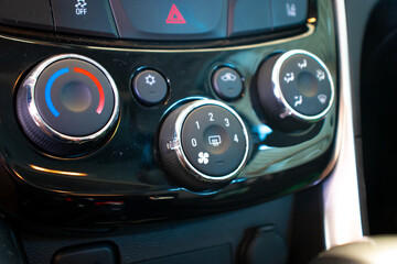 Fototapeta premium Ar-condicionado analógico de um carro. 