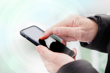 スマートフォンを触る手 