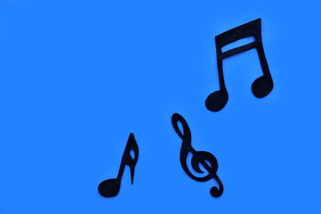 acordes musicais em fundo azul