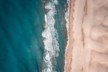 Naklejka premium Beautiful aerial sand beach and blue sea, travel Turkey, top view from drone