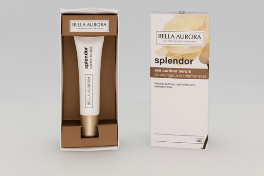 Jerez de la Frontera, Andaluc&iacute;a, Espa&ntilde;a, 11 de marzo de 2023. Crema de ojos antiarrugas Bella Aurora, tratamiento antienvejecimiento para mujeres de d&iacute;a y de noche, ojeras e hinchaz&oacute;n, Splendor
