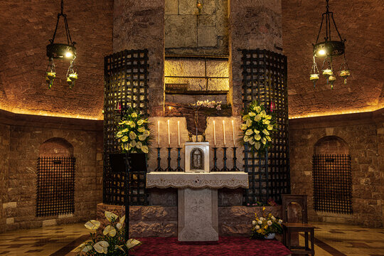 Crypt with the tomb of Saint Francis in the Basilica "San Francesco", Assisi, ItalyCrypt with the tomb of Saint Francis in the Basilica "San Francesco", Assisi, Italy