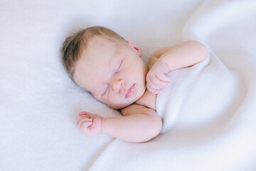 Peaceful sleeping newborn baby two weeks old. - 580106681