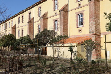 Bâtiment typique, vu de l'extérieur, vu de l'extérieur, ville de Perpignan, département des Pyrenees Orientales, France