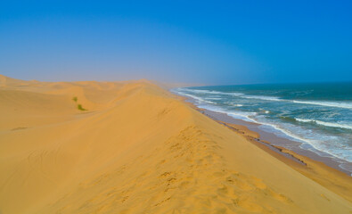 Fototapeta na wymiar sand dunes and sea