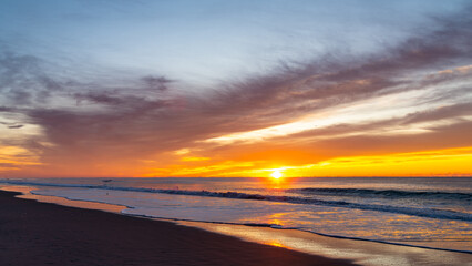Fototapeta na wymiar sunrise over the beach
