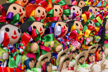 Fototapeta na wymiar Muñeca artesanal juanita o muñeca huasteca, en el pueblo magico de Tlaquepaque jalisco