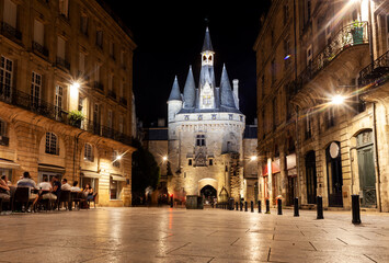 Fototapeta na wymiar Place du Palais by night with the Porte Cailhau, Bordeaux