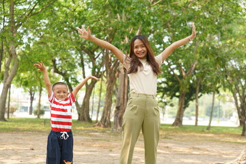 Obraz premium Mother and baby playing in the park happily.