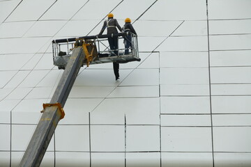 Construction workers in mobile hydraulic construction platform