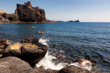 Castello di Aci,  Aci Castello in provincia di Catania, Veduta dalla riva rocciosa