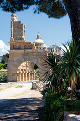 Fototapeta na wymiar Tindari, Messina. Area archeologica verso la basilica. 