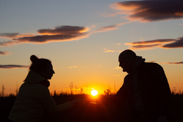 Fototapeta na wymiar Silhouette of a couple at sunset