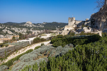 Fototapeta premium Vue sur la tour nord du château fort en ruines des Baux-de-Provence