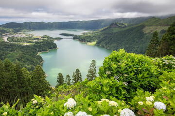 Lagoa Azul and Lagoa Verde volcanic lakes in Sao Miguel, Azores / The volcanic lakes Lagoa Azul, Lagoa Verde and the village of Sete Cidades lie in a vast Caldeira, Azores, Portugal. - 580275870