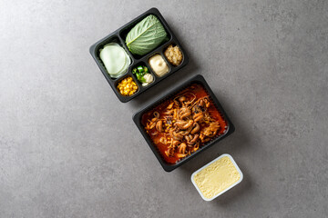 Korean food dish 쭈꾸미볶음 쌈 세트 Stir-fried Octopus Wraps Set