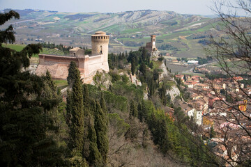 Fototapeta na wymiar Brisighella, Ravenna. Rocca Manfrediana in collina sopra la cittadina.