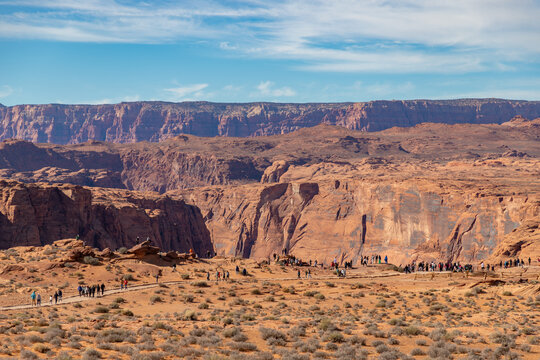 Grand Canyon - Horseshoe Bend Tourists