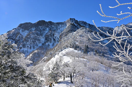四国愛媛県西条市にある日本百名山「石鎚山冬景色」