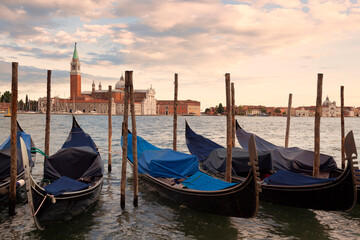 Venezia. Gondole ormeggiate in Bacino verso l' isola di San Giorgio Maggiore