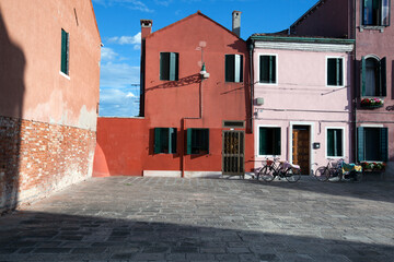 Fototapeta na wymiar Malamocco. Lido di Venezia. Case colorate del borgo