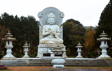 Conjunto religioso con gran Buda