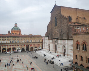 Obraz premium Bologna, Italy - 16 Nov 2022: Basilica di san Petronio in Piazza Maggiore, Bologna, capital of the Emilia Romagna Region