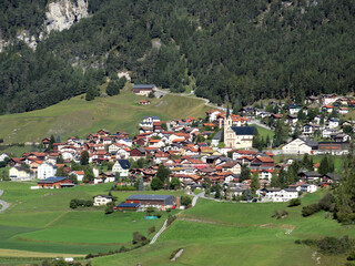 Fototapeta na wymiar The alpine village of Alvaneu Dorf (Alvagni Vitg) on the southeastern slope of the Piz Mulain mountain - Canton of Grisons, Switzerland (Kanton Graubünden, Schweiz)