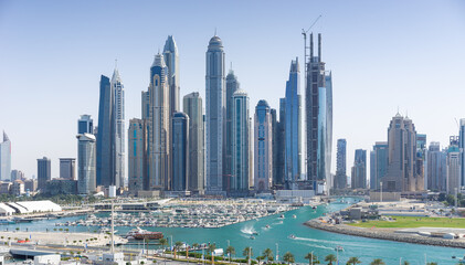 Naklejka na ściany i meble Skyline und Hafen von Dubai Marina mit neuen Hochhäusern