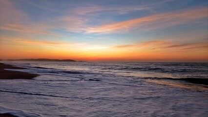 Fototapeta na wymiar sunrise on the beach - Nascer do sol na praia