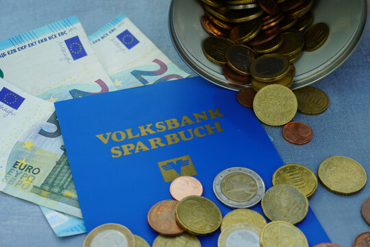 Afbeeldingen over Volksbank – Blader in stockfoto's, vectoren en video
