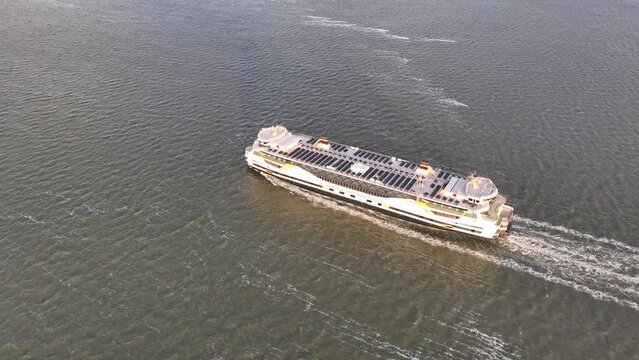 The ferry Texelstroom is a modern ferry that operates between the town of Den Helder on the mainland of the Netherlands and the island of Texel.