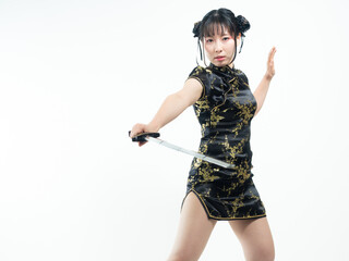 チャイナドレスの女性（白バック）