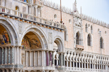 Fototapeta premium Venice, Italy - 15 Nov, 2022: Exterior of the Doge's Palace and Piazza San Marco