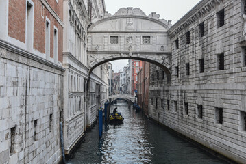 Fototapeta na wymiar Venice, Italy - 15 Nov, 2022: Bridge of Sighs, or Ponte de Suspiri, and the Doges Palace