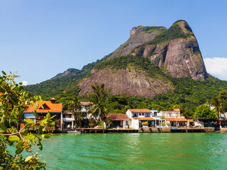 Fototapeta na wymiar Rio de Janeiro mountain and lake view