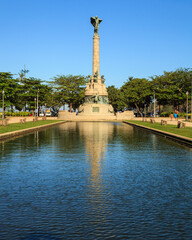 Fototapeta na wymiar Monument an fountain in a park in Rio de Janeiro
