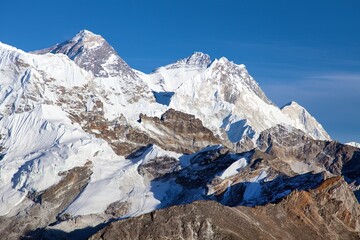 Fototapeta na wymiar mount Everest, Lhotse and Makalu from gokyo valley
