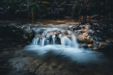 Fluss, Bach, Wasserfall, Natur, Langzeitbelichtung, Rauschen, Ruhe, Entspannung, Frühling
