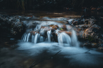 Fluss, Bach, Wasserfall, Natur, Langzeitbelichtung, Rauschen, Ruhe, Entspannung, Frühling