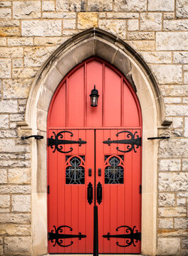 Southminster Presbyterian Church In Mt Lebanon, Pennsylvania, With Its Red Door With Metal Mountings.