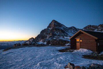 alba invernale presso il bivacco bonfante, valle maira