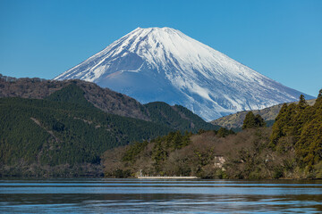 日本　神奈川県足柄下郡箱根町の芦ノ湖の元箱根港から見える富士山