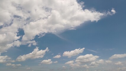 Fototapeta premium beautiful clouds in the clear sky