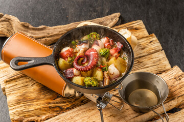 アヒージョ スペイン料理　Clam Ahijo (Oil baked dish)