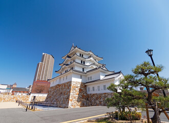 Fototapeta premium 兵庫県尼崎市 快晴の尼崎城址公園