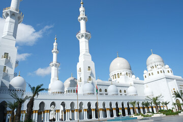 Fototapeta na wymiar Surakarta, Indonesia - March 11 2023 : Beautiful architecture of the Sheikh Zayed Mosque, place of worship for muslim in Solo Indonesia 