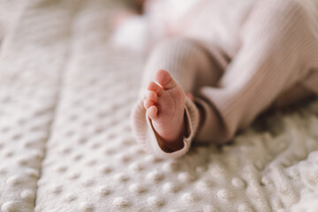 Details of the foot of a one month old baby, female. Photo depicts details of the newborn's feet and toes.